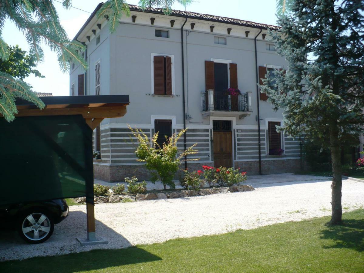 L'Albero Della Gioia Panzió Villanova sull'Arda Kültér fotó